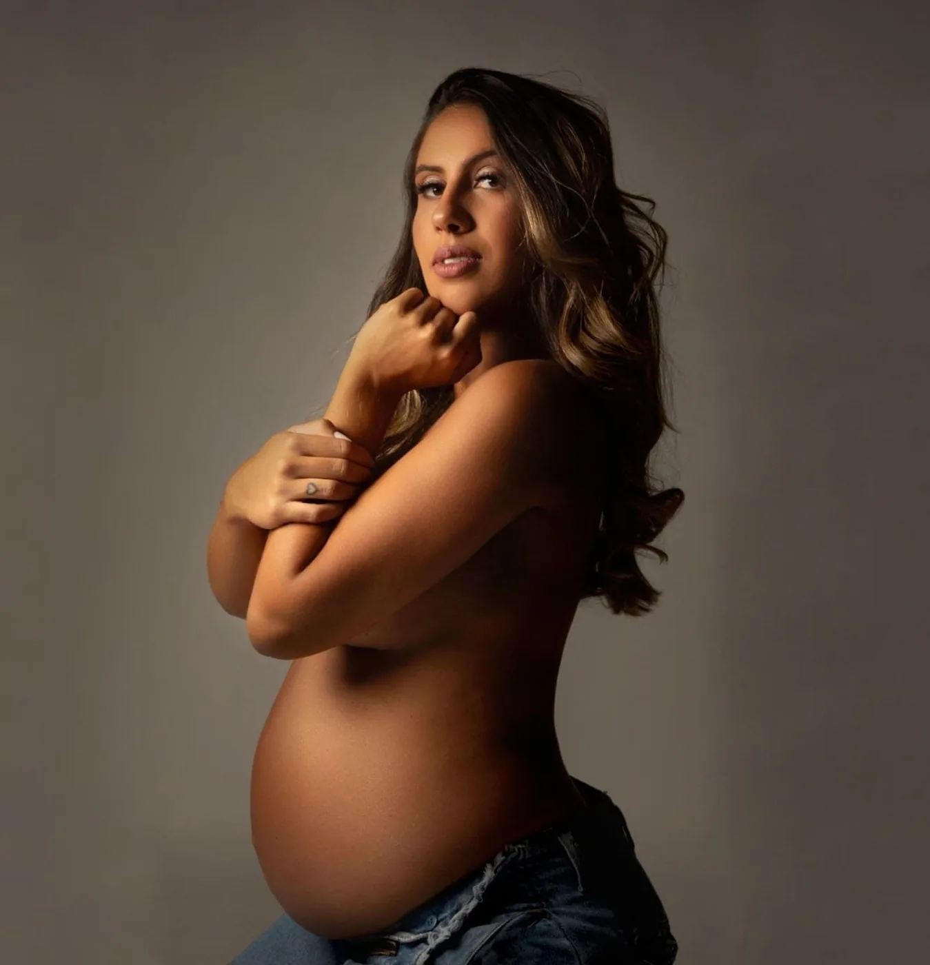 Bronzeamento seguro para gestante no HUE Studio